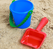 Игрушка  Соломон Набор для игры в песке №32: ведёрко, лопатка (Микс/пластик/универсальная)